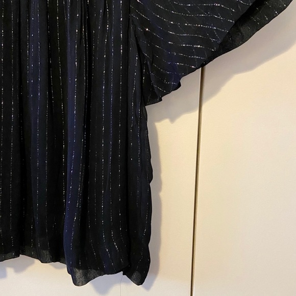 Flowy semi-sheer black blouse with silver thread - Picture 4 of 7